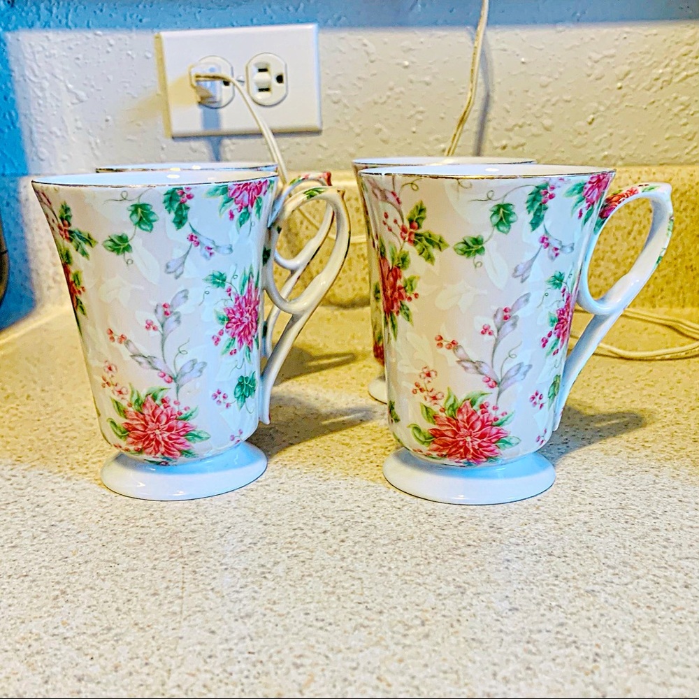 EUC VTG Porcelain Mugs